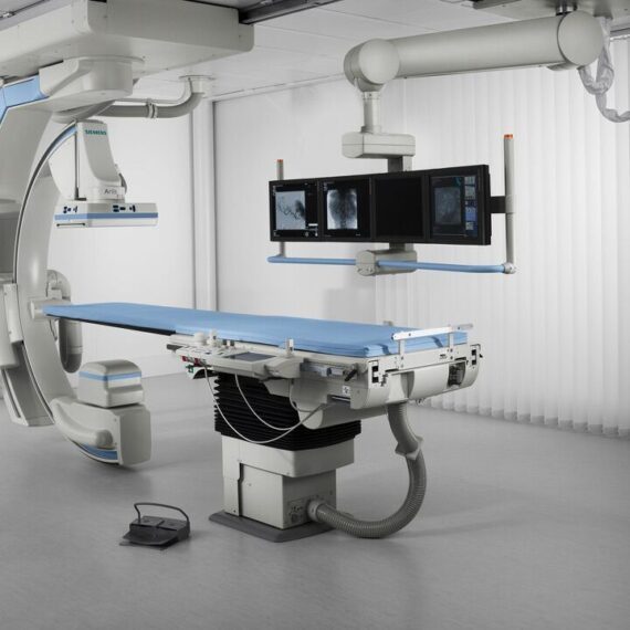 angiograficheskij-apparat-siemens-sistema-artis-zee-s-potolochnim-krepleniem